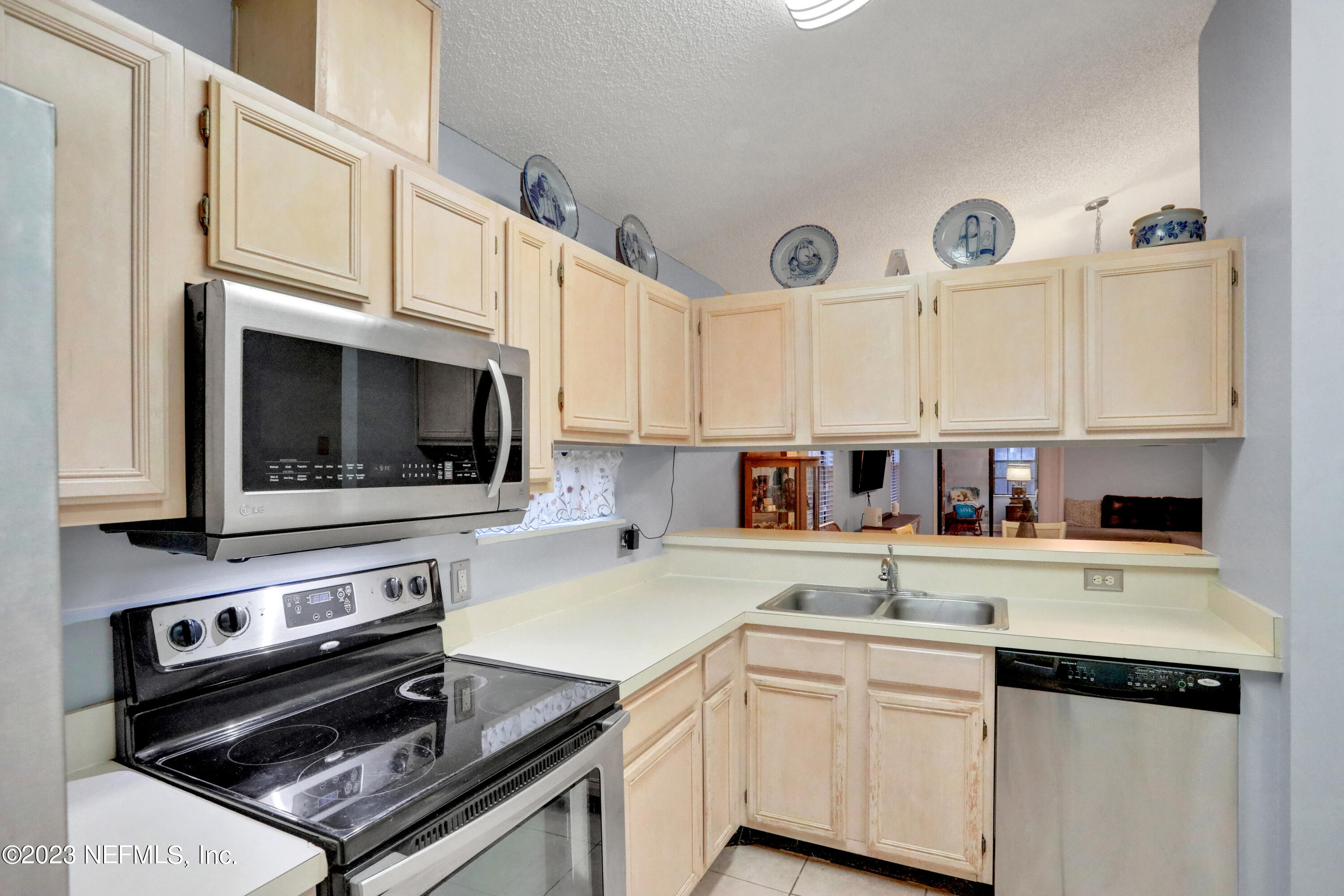8722 PINEVALLEY Lane