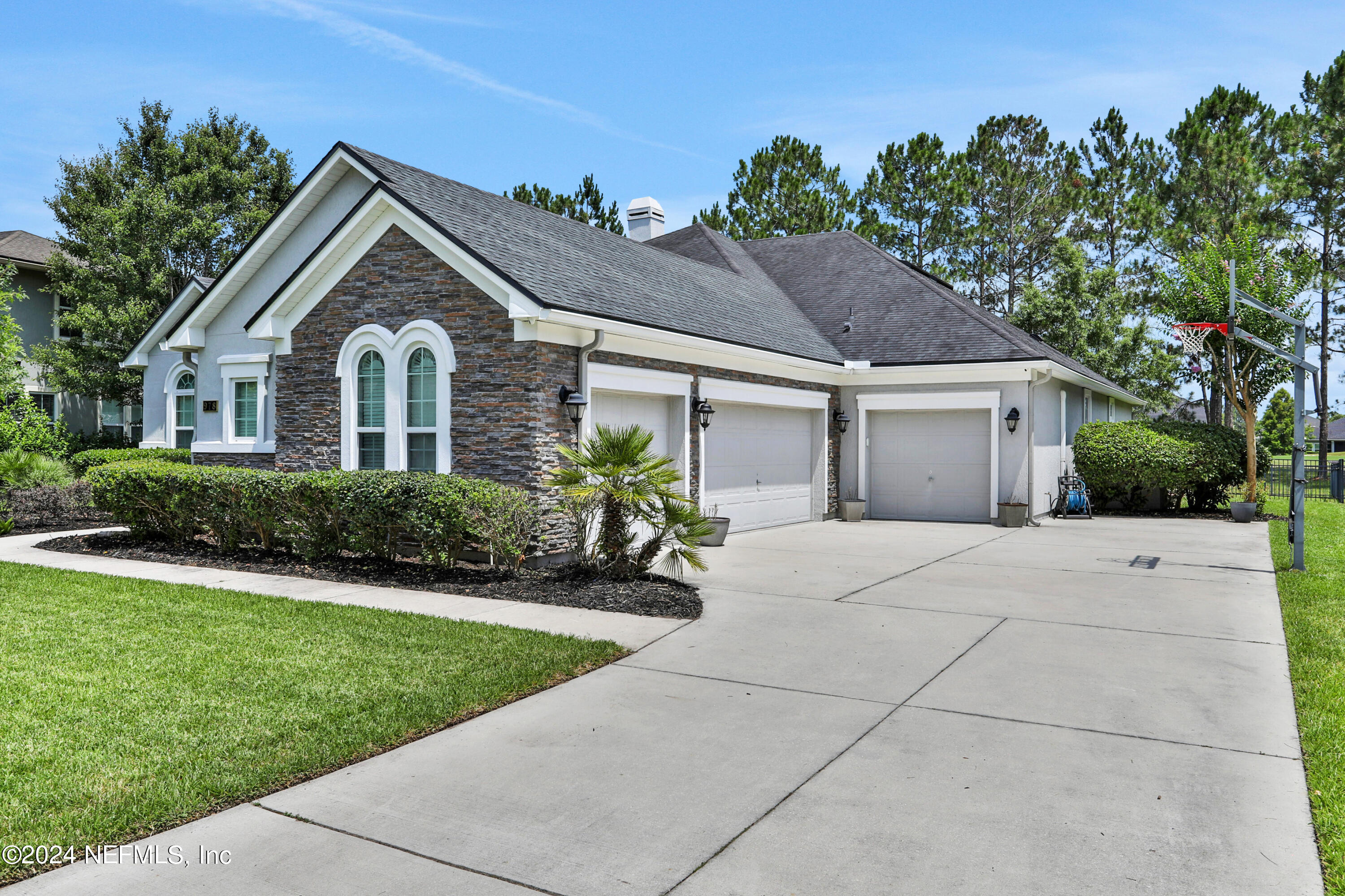 978 AUTUMN PINES Drive