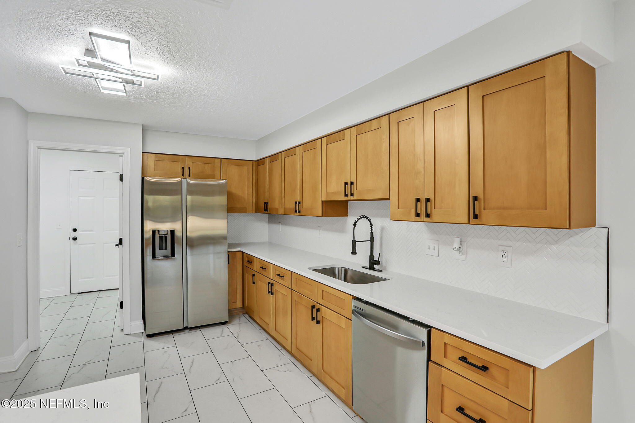 994 LAKERIDGE Drive