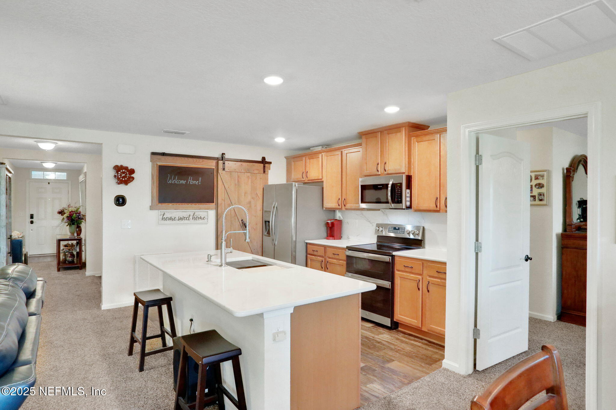 6907 SANDLE Drive
