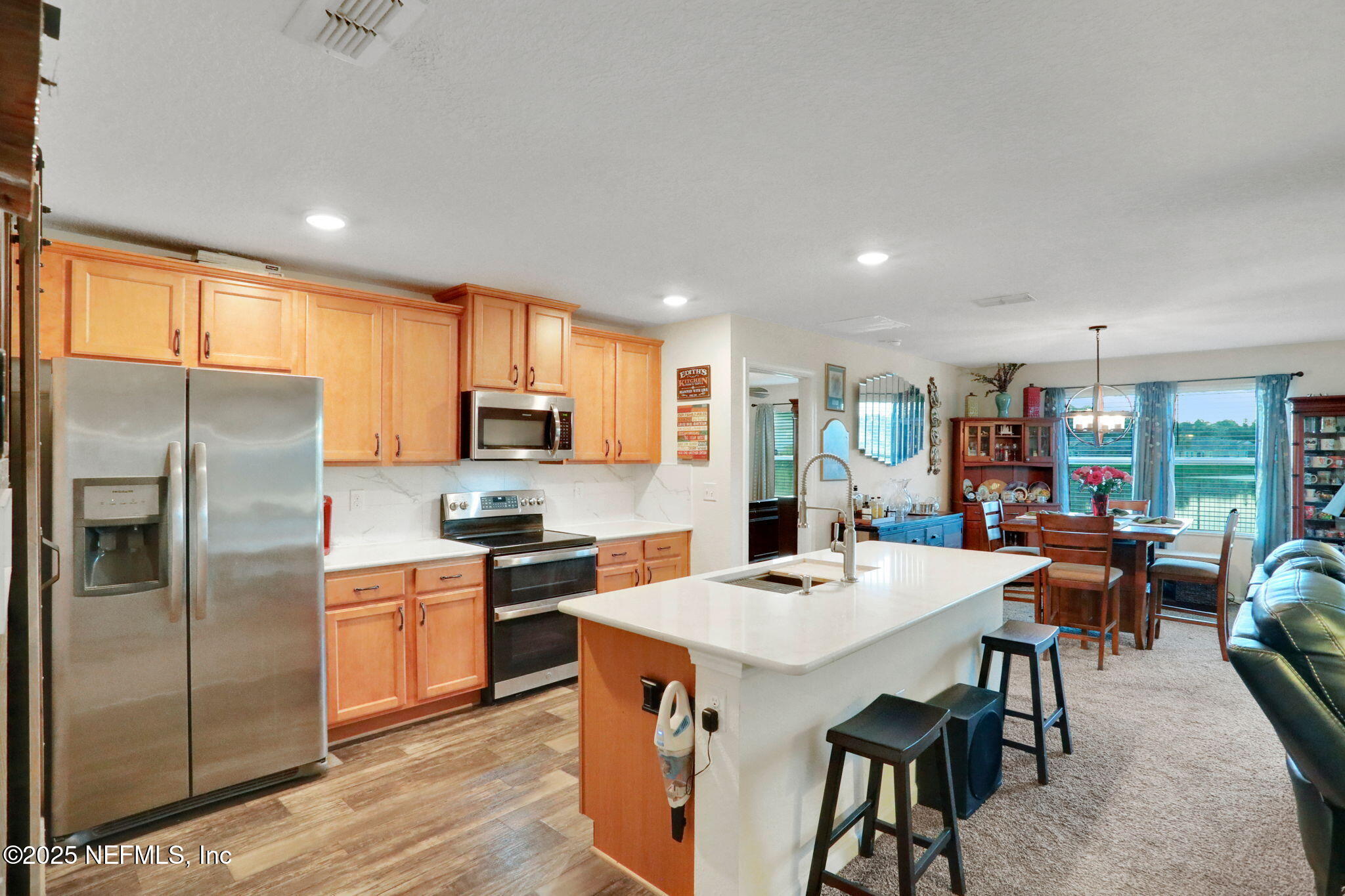 6907 SANDLE Drive