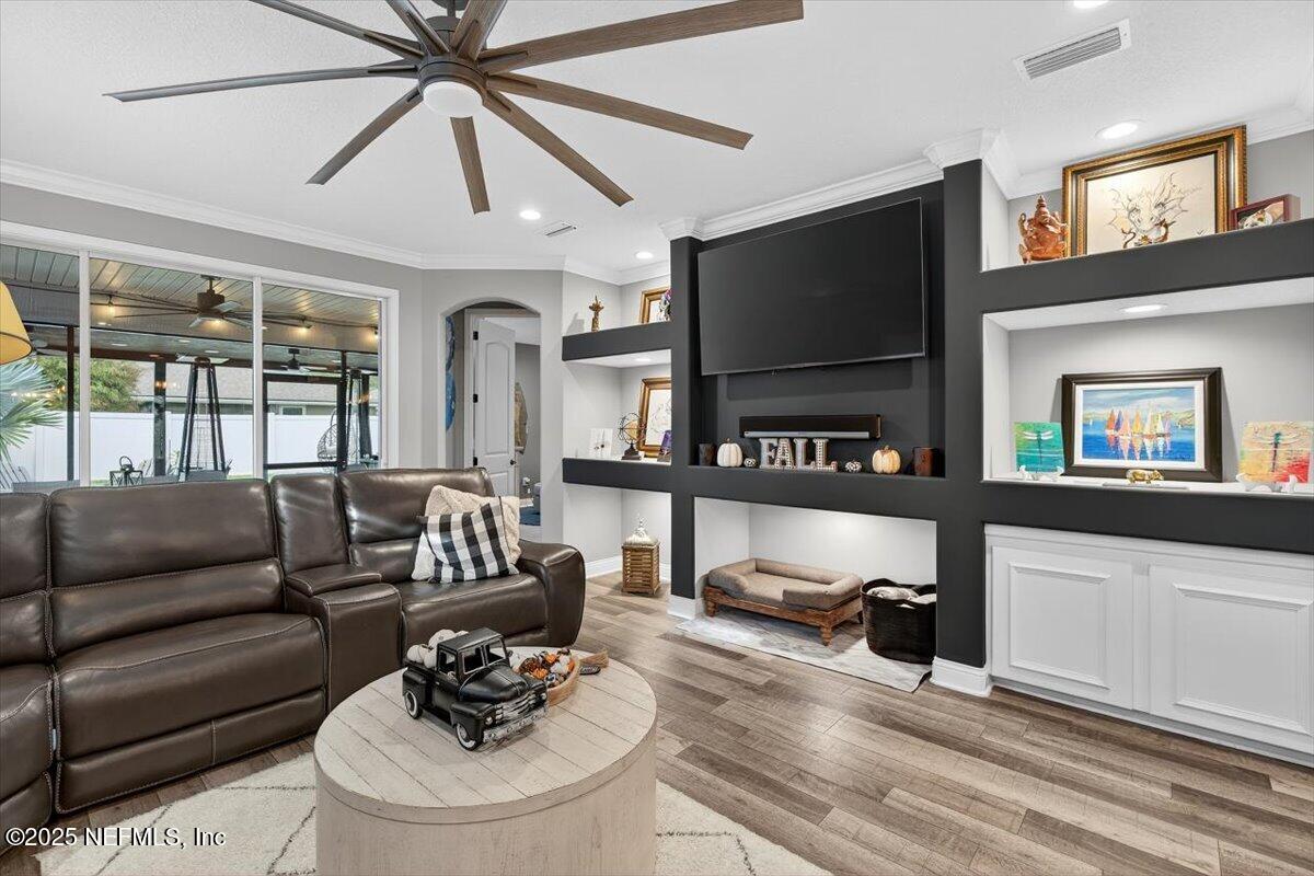3865 ARBOR MILL Circle