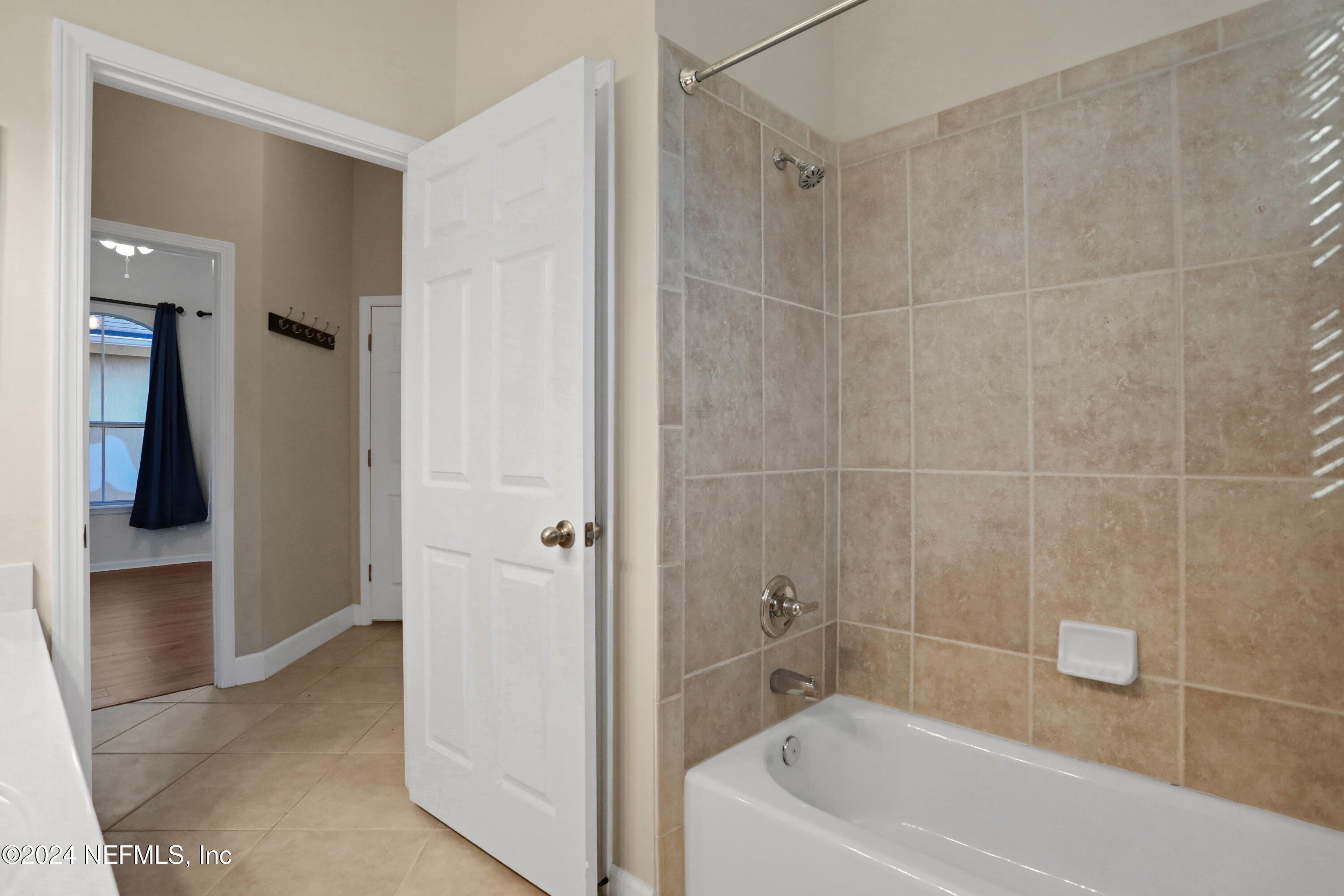 2176 AUTUMN COVE Circle
