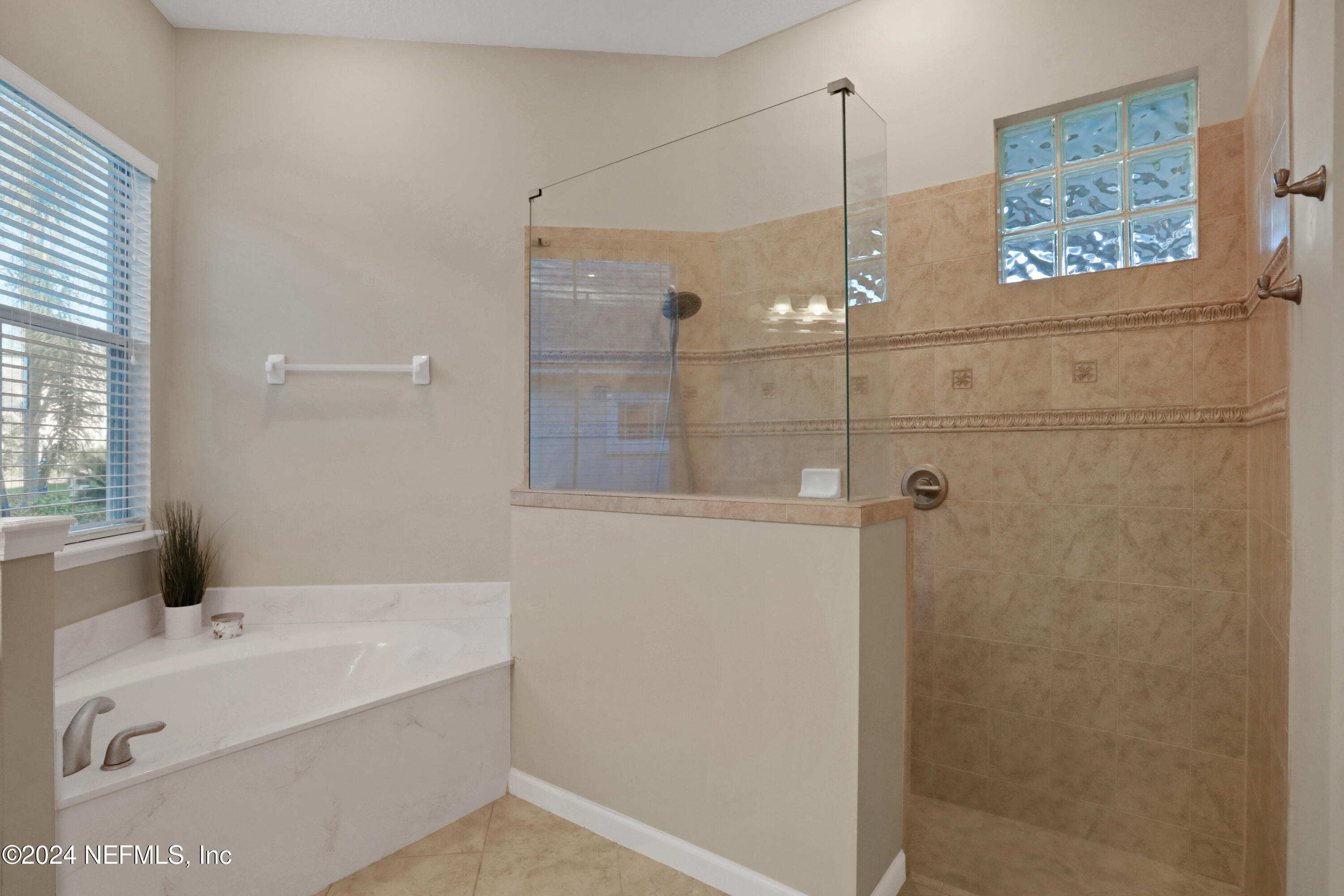 2176 AUTUMN COVE Circle
