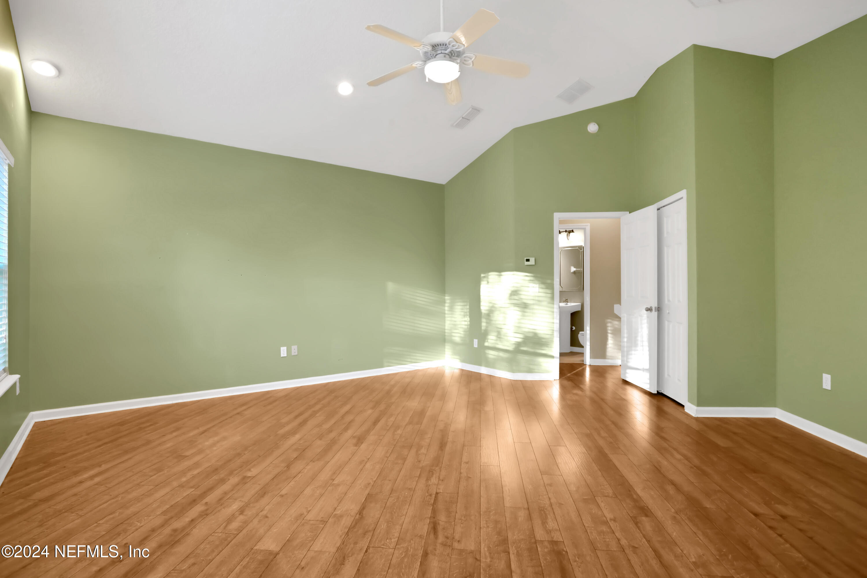 2176 AUTUMN COVE Circle