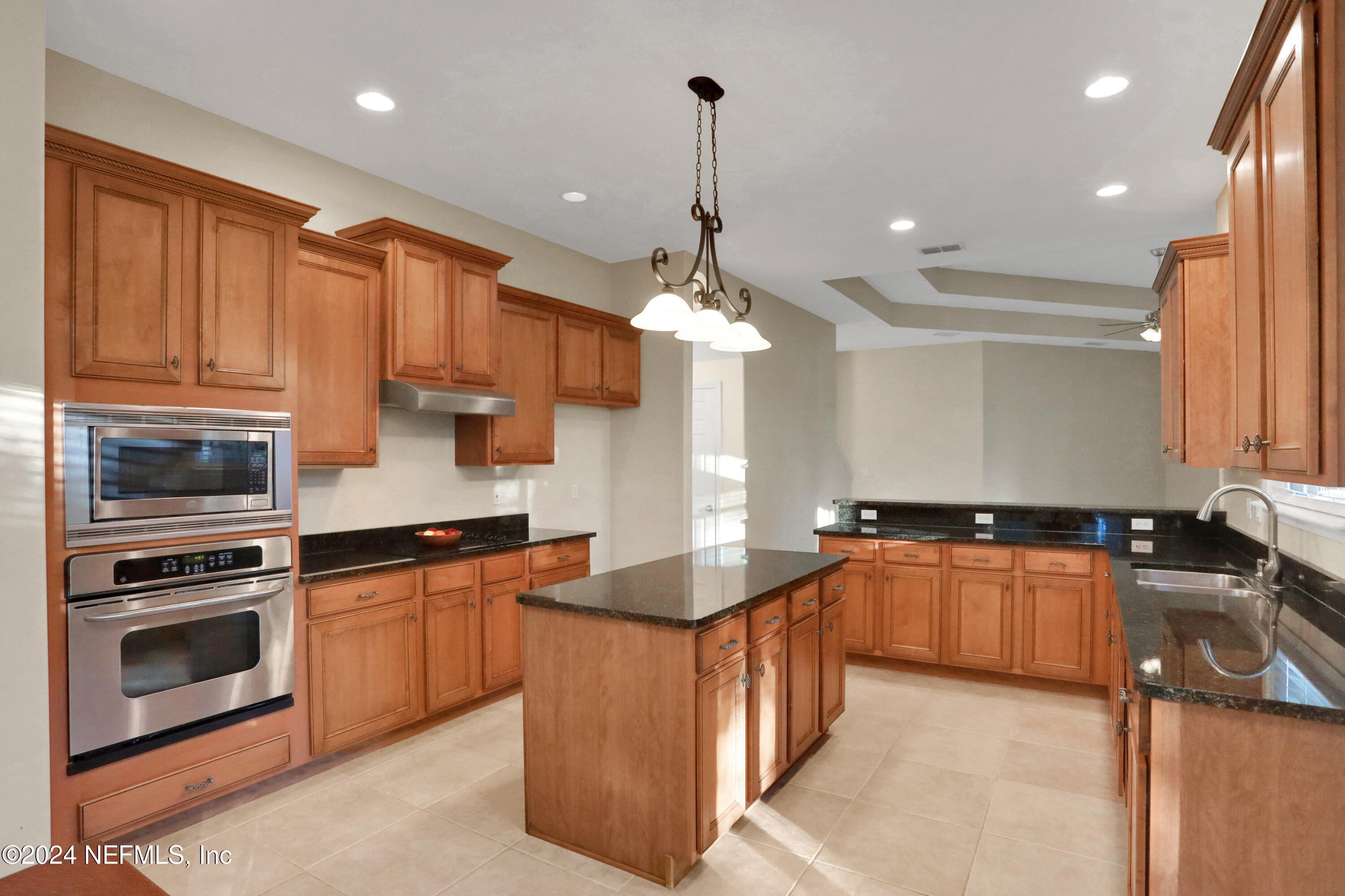 2176 AUTUMN COVE Circle