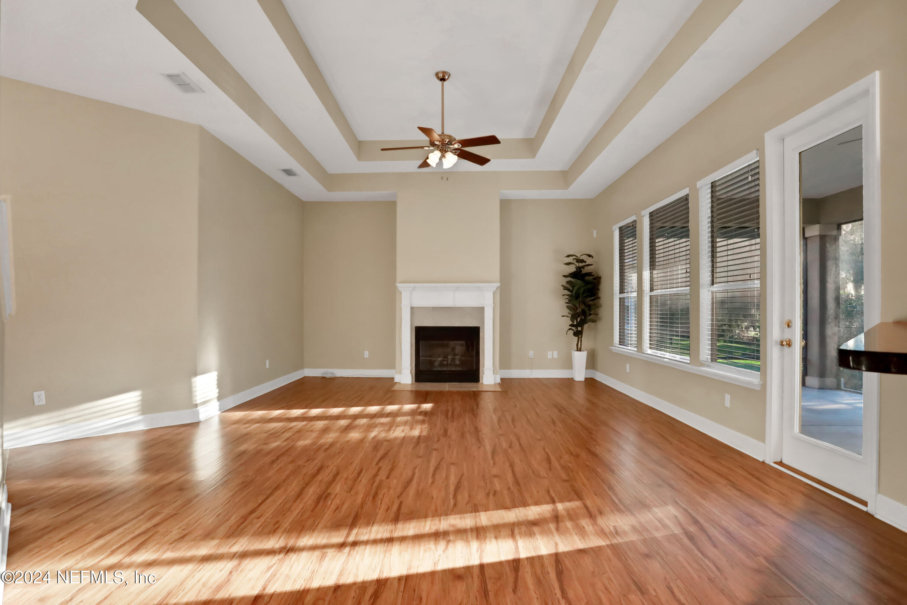 2176 AUTUMN COVE Circle