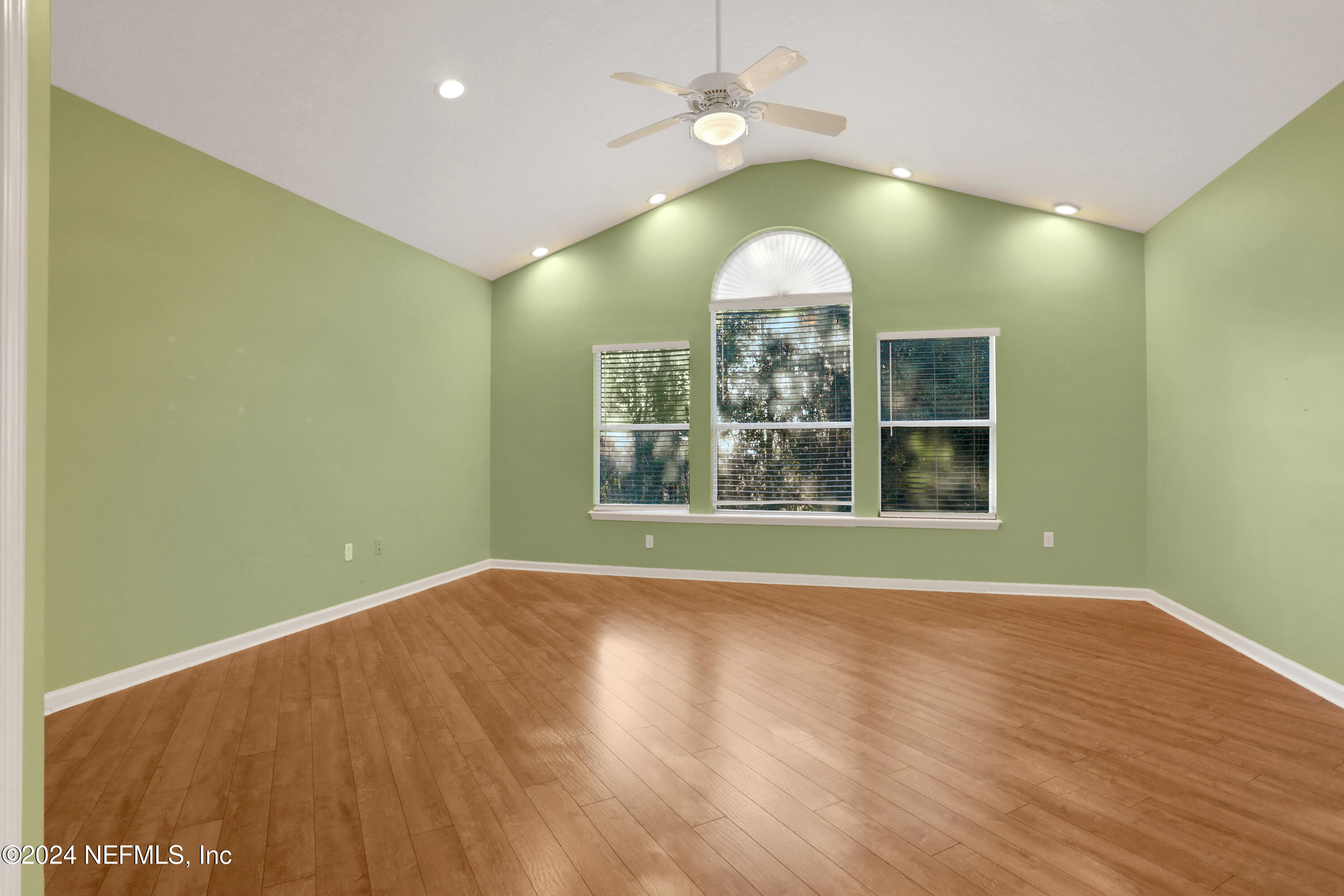 2176 AUTUMN COVE Circle