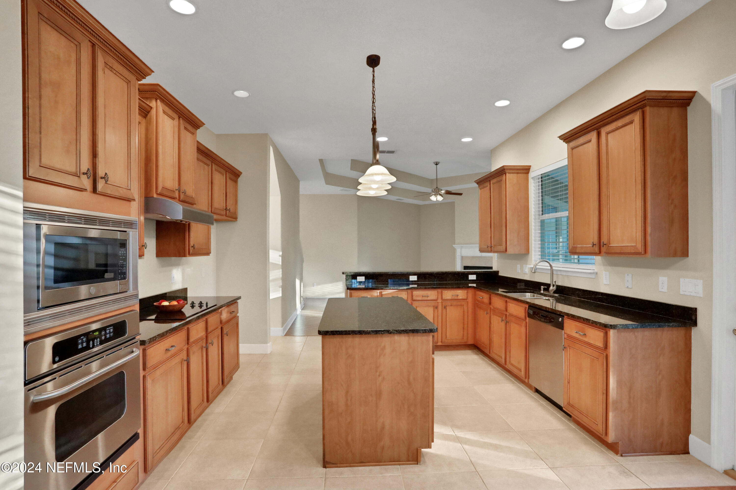 2176 AUTUMN COVE Circle