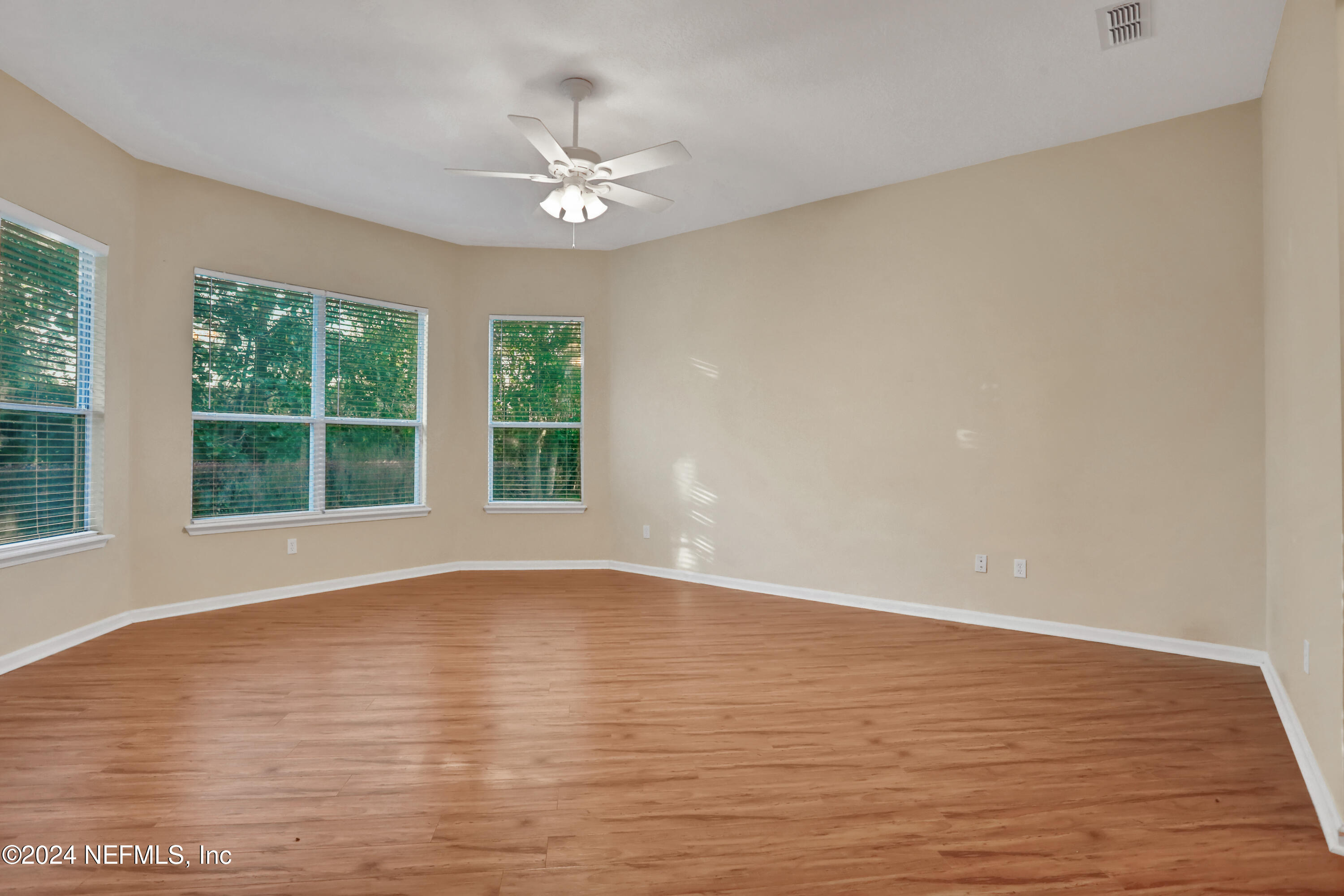 2176 AUTUMN COVE Circle