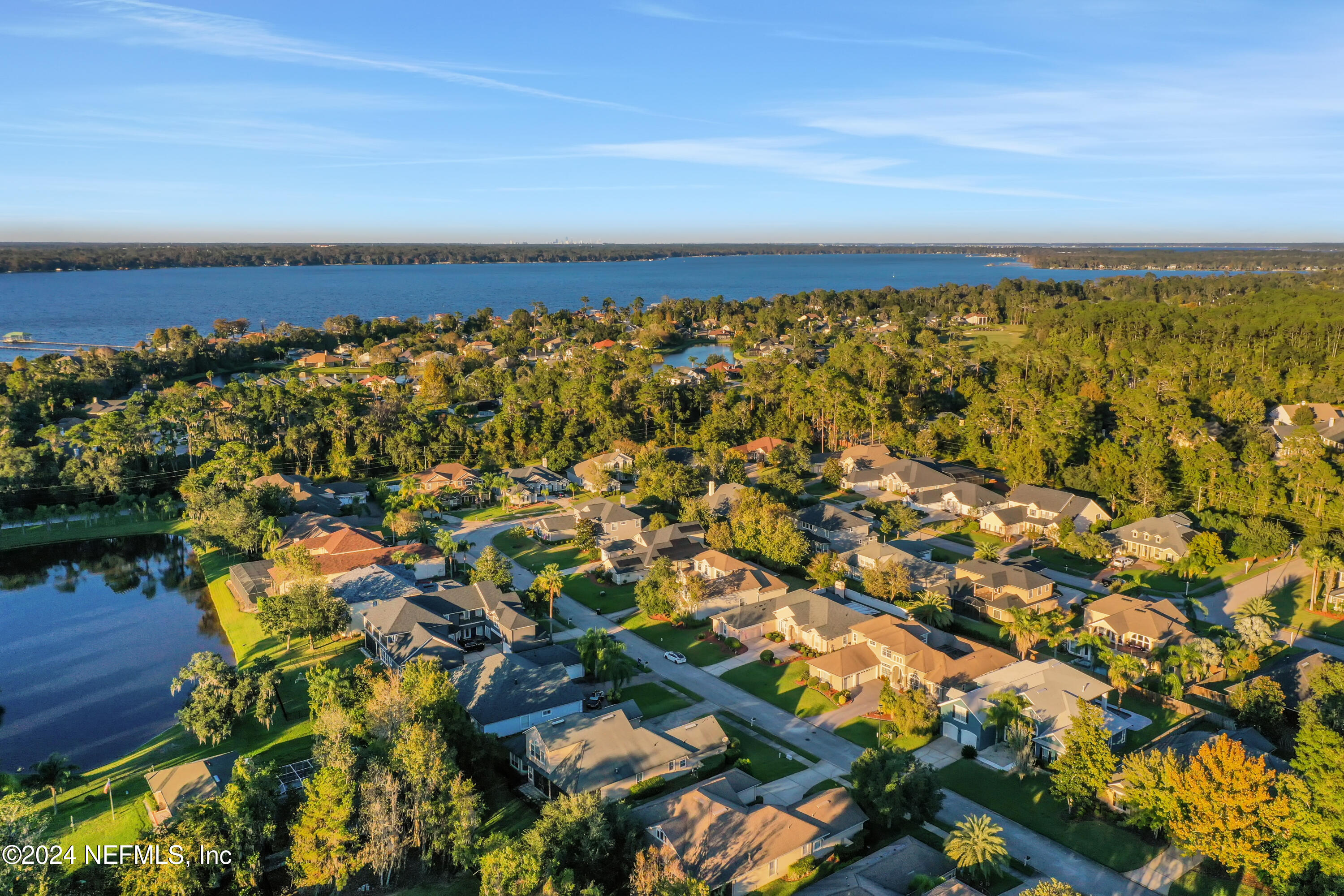 2176 AUTUMN COVE Circle