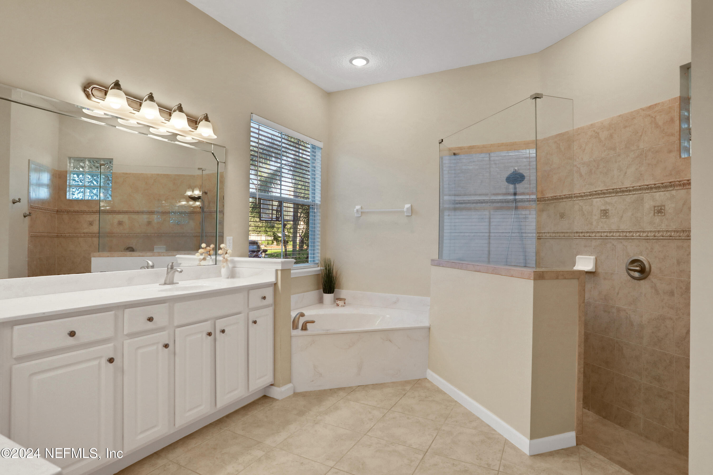 2176 AUTUMN COVE Circle