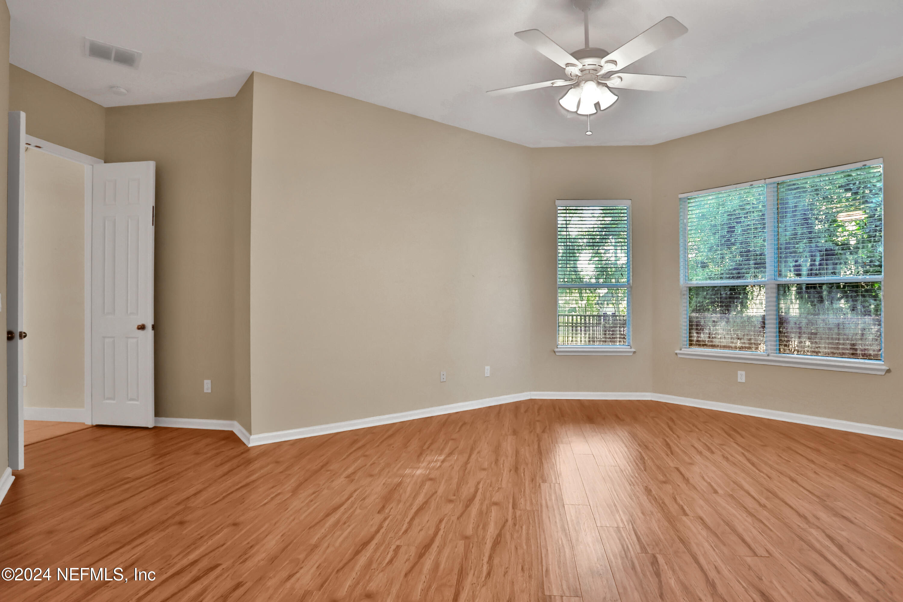 2176 AUTUMN COVE Circle