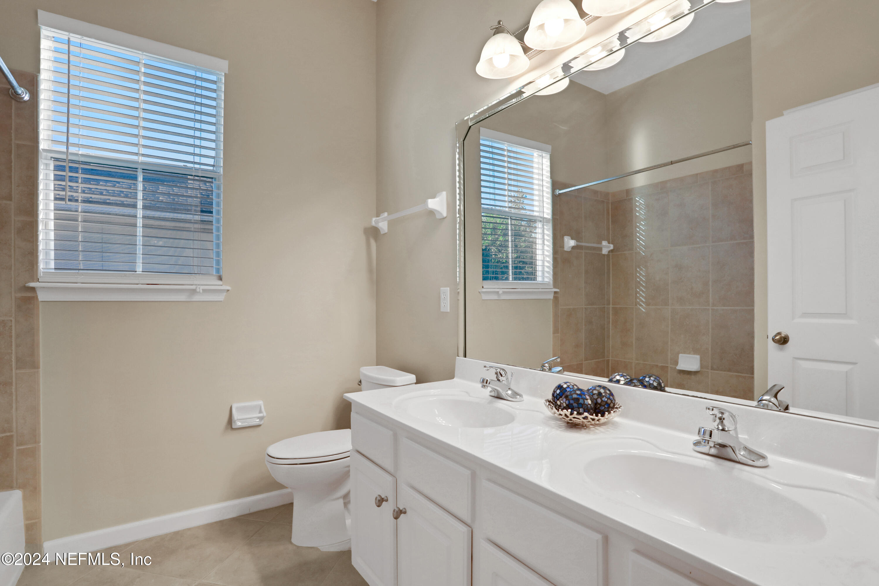 2176 AUTUMN COVE Circle