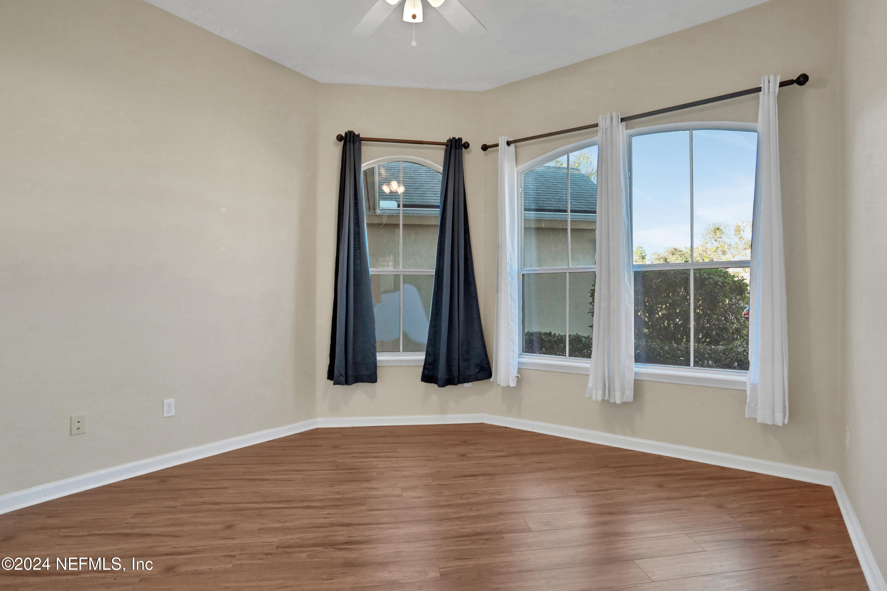 2176 AUTUMN COVE Circle