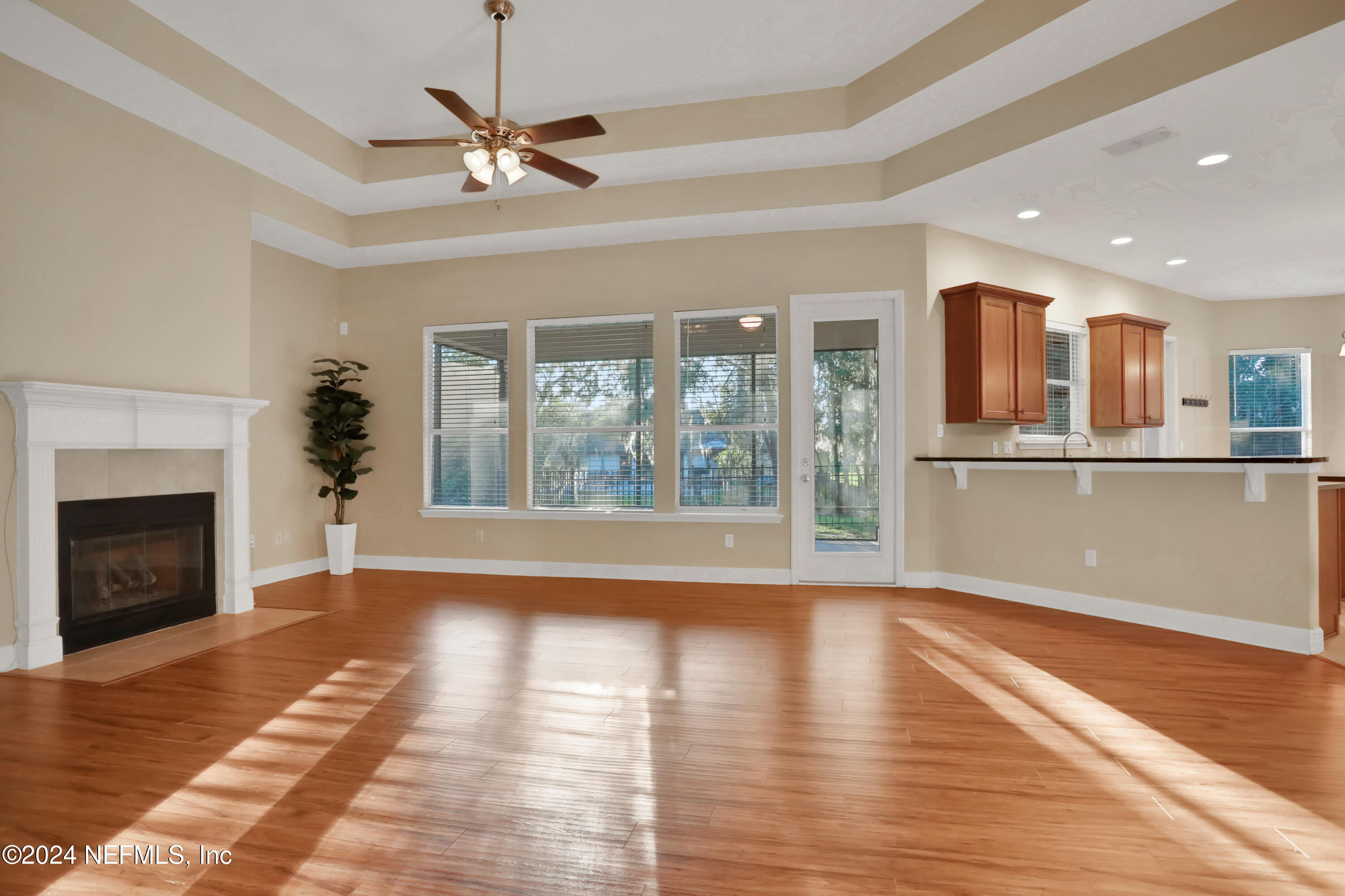 2176 AUTUMN COVE Circle
