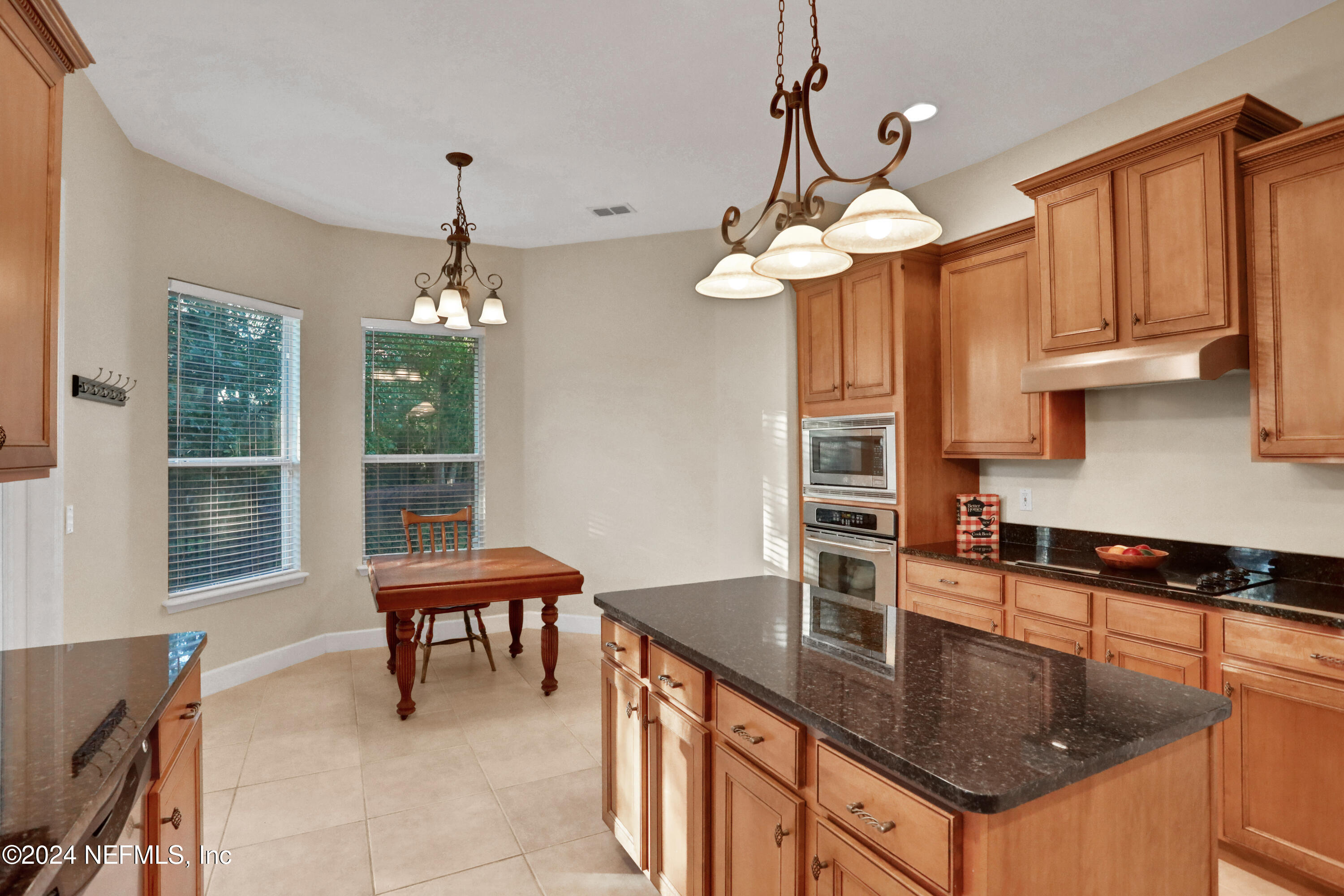 2176 AUTUMN COVE Circle