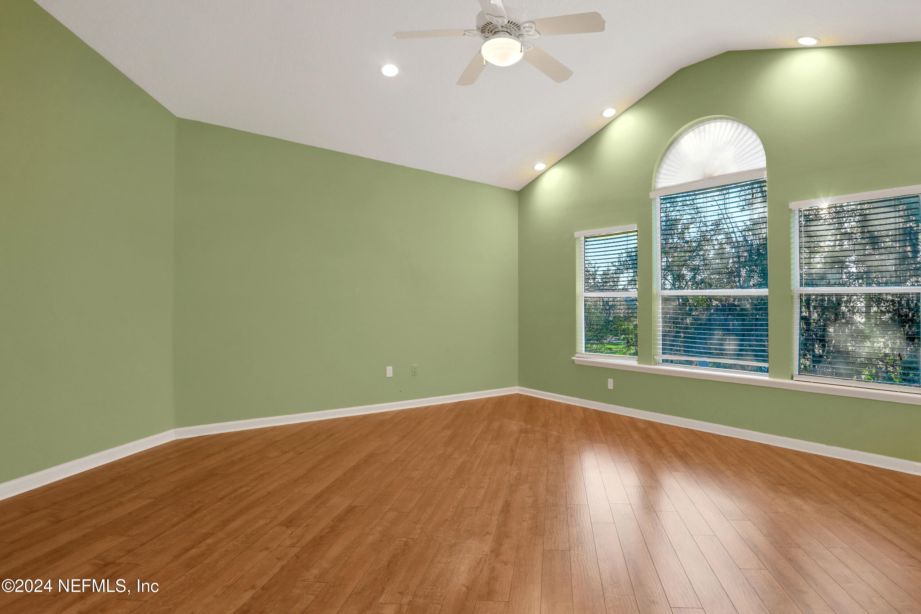2176 AUTUMN COVE Circle