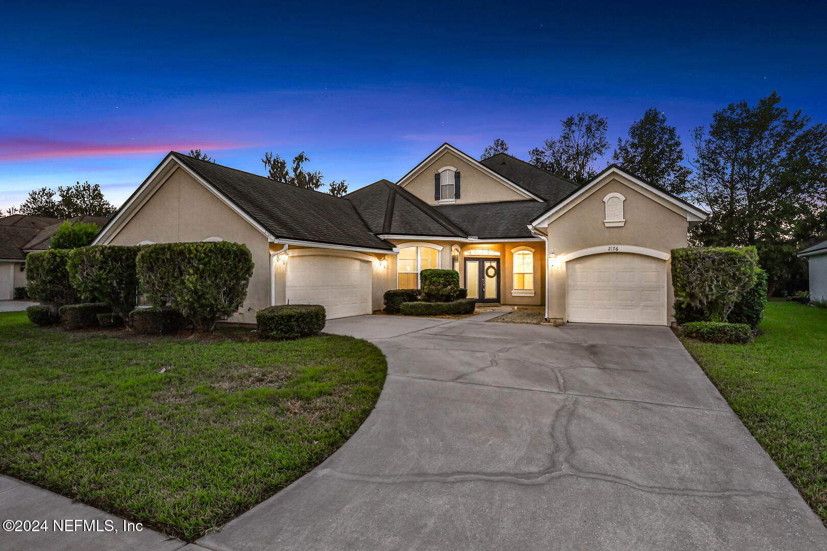 2176 AUTUMN COVE Circle