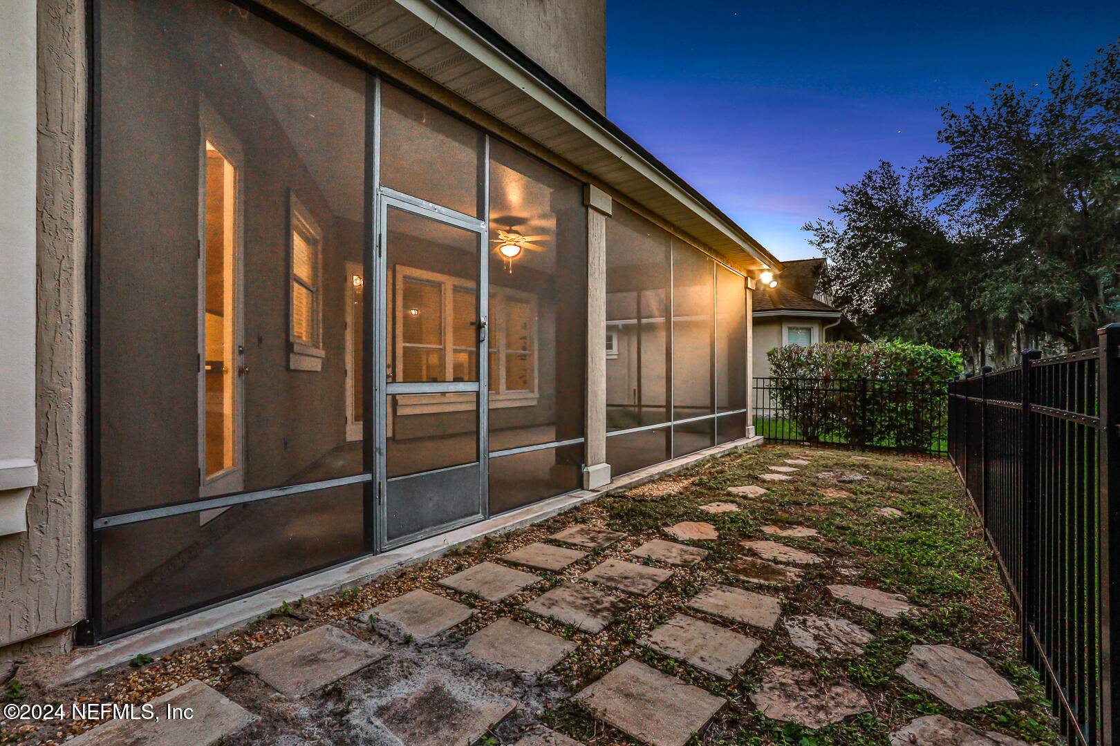 2176 AUTUMN COVE Circle