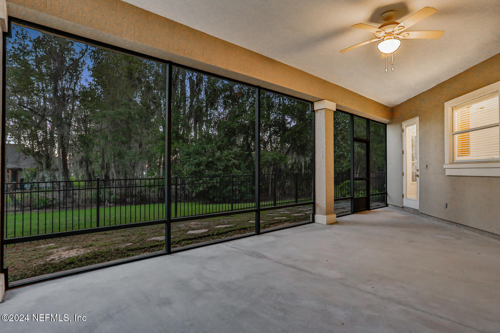2176 AUTUMN COVE Circle