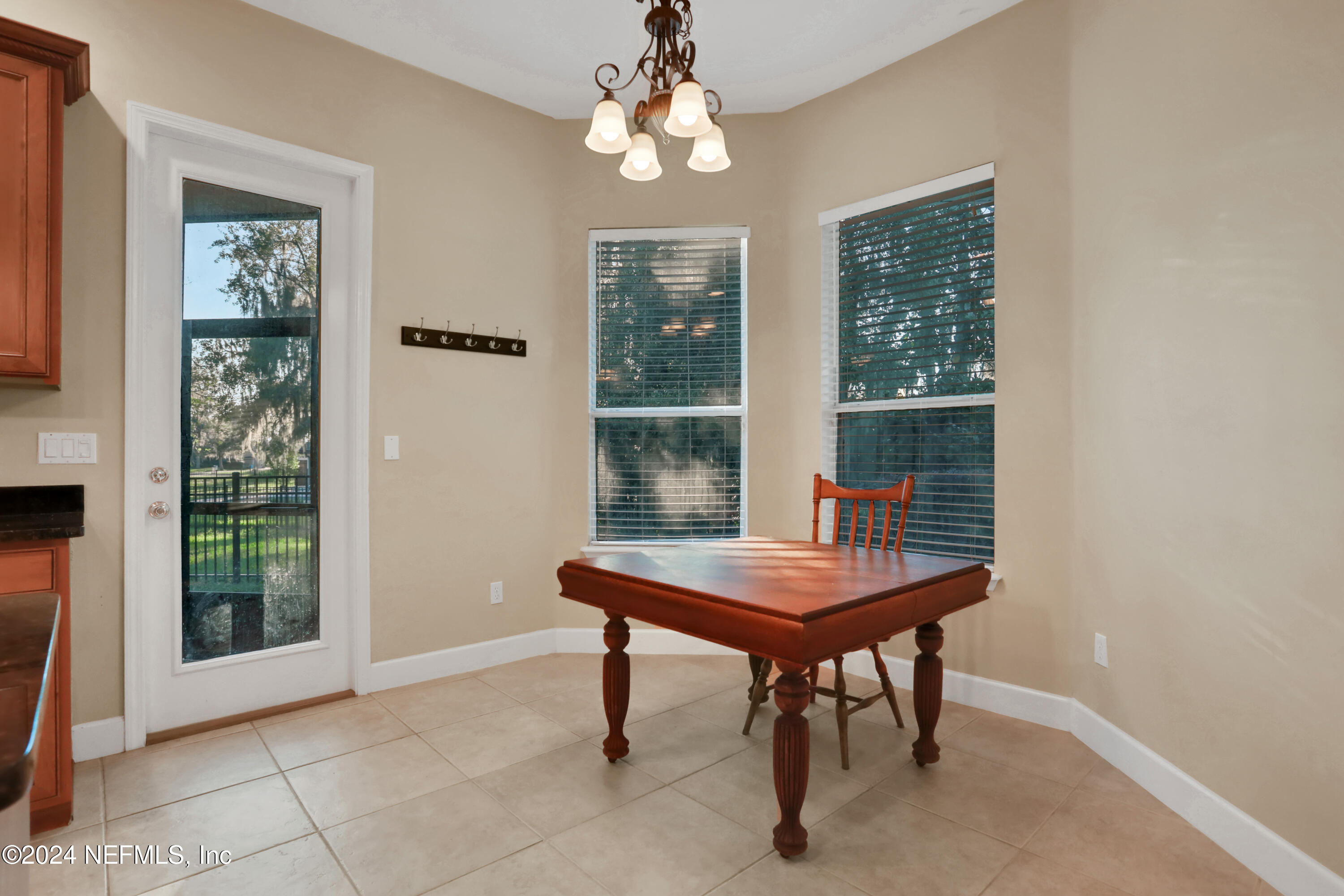 2176 AUTUMN COVE Circle