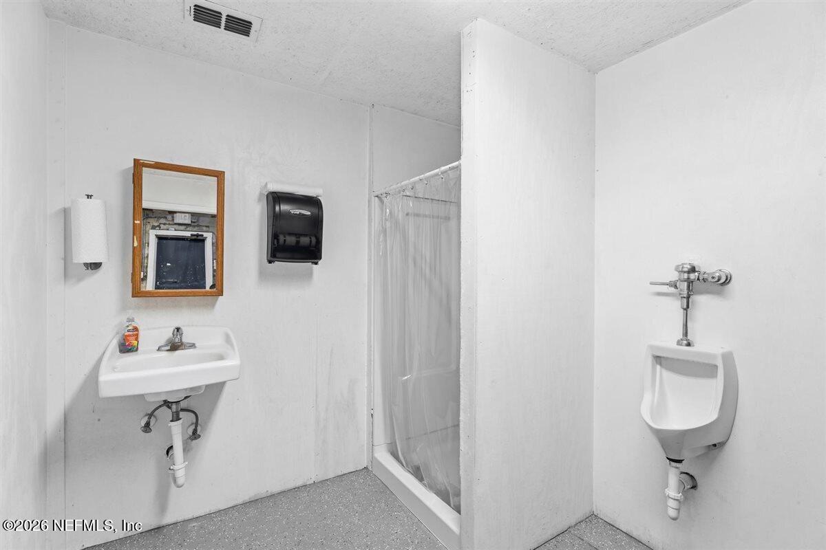 831 S 8TH Street