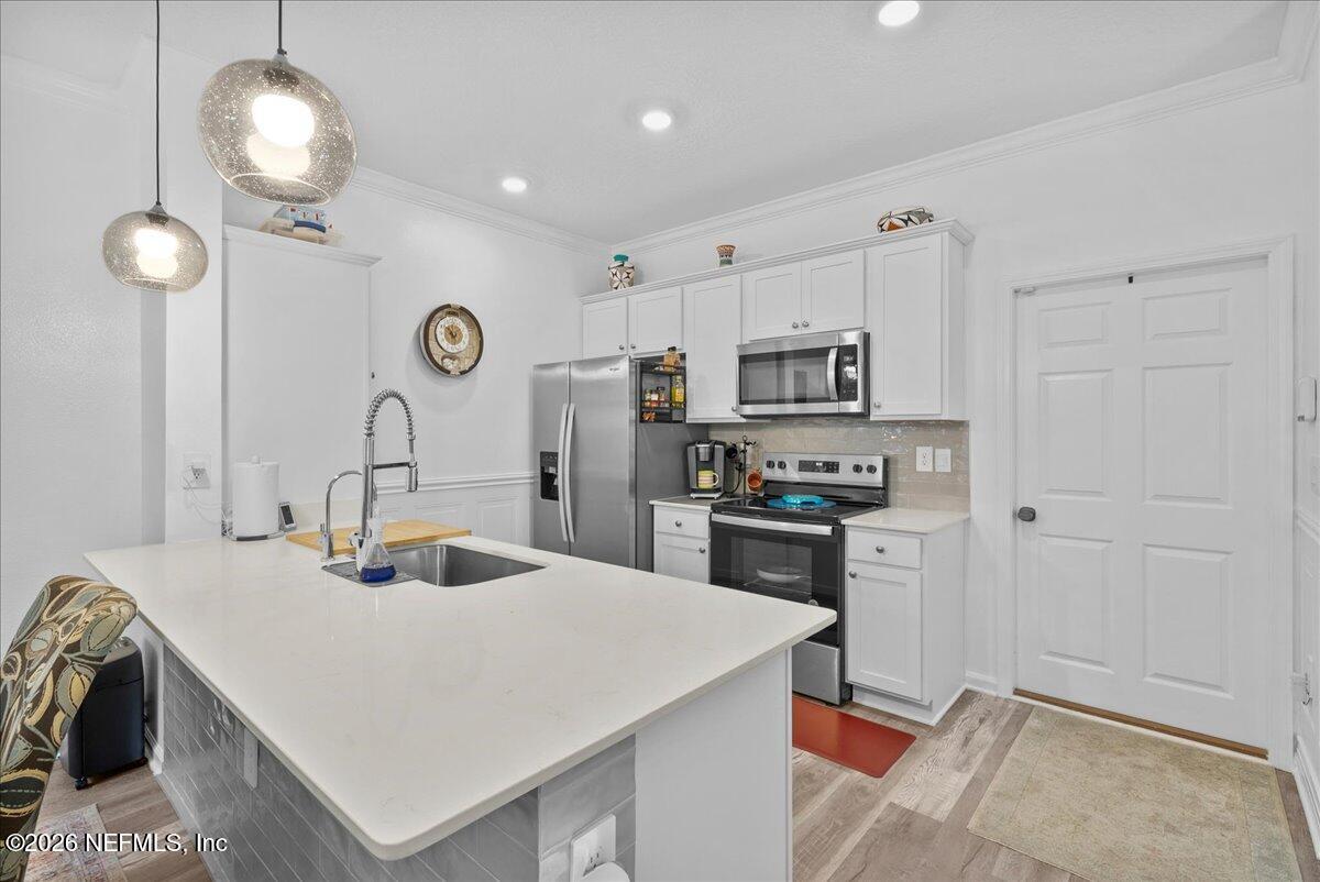 863 RIVERTREE Place