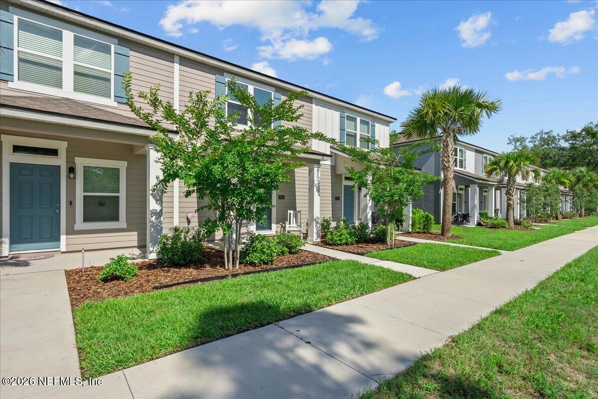 863 RIVERTREE Place