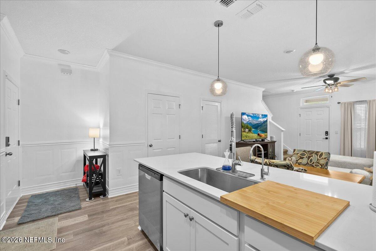 863 RIVERTREE Place