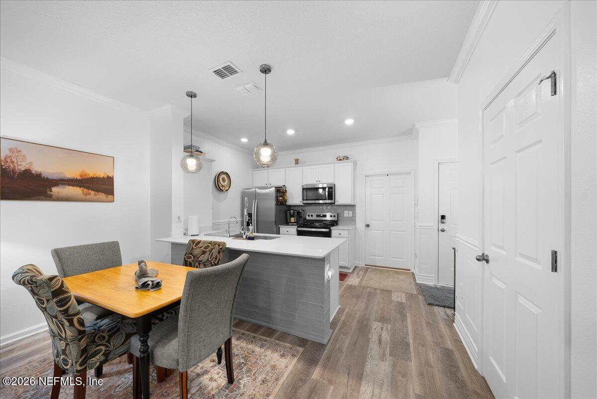 863 RIVERTREE Place