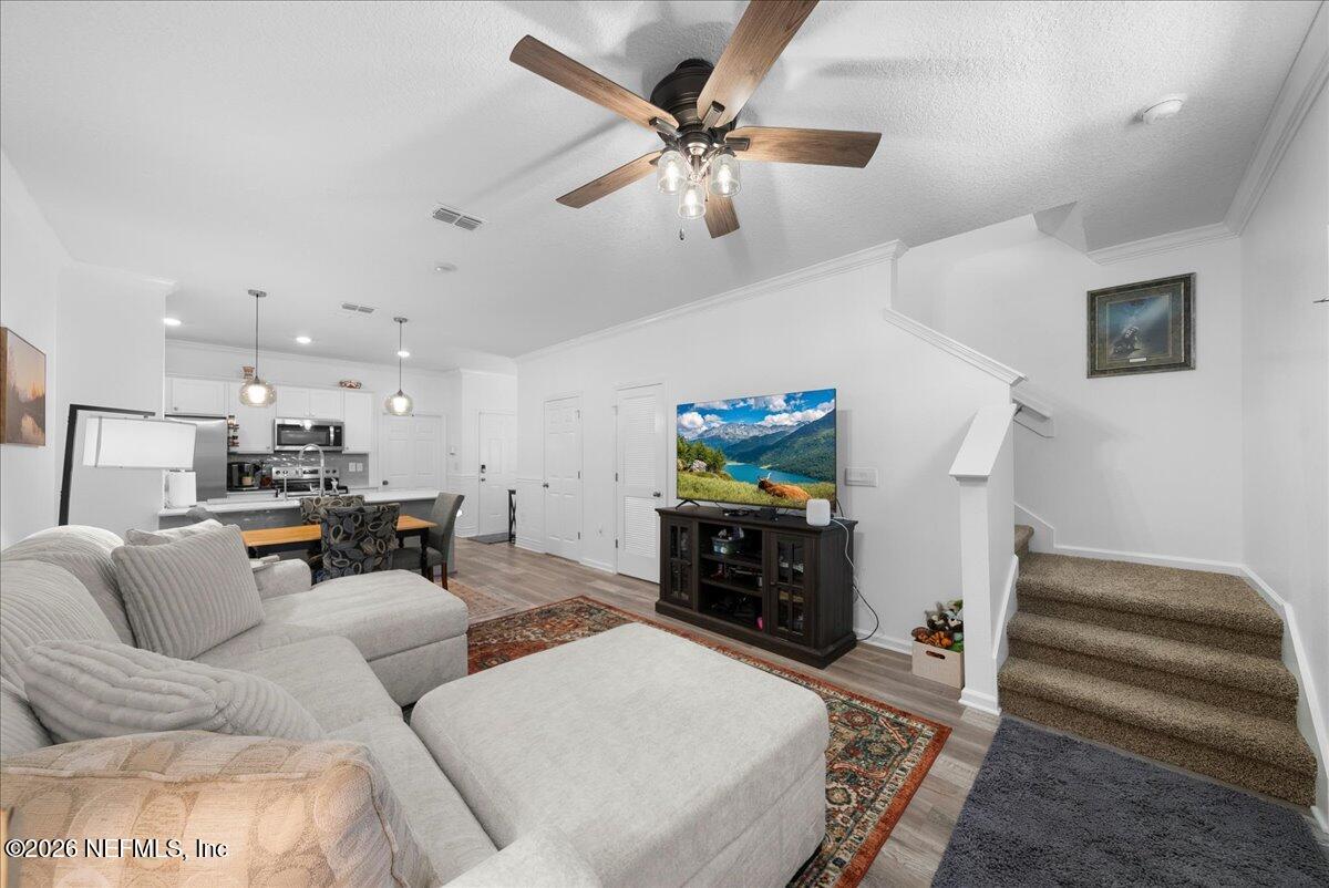 863 RIVERTREE Place