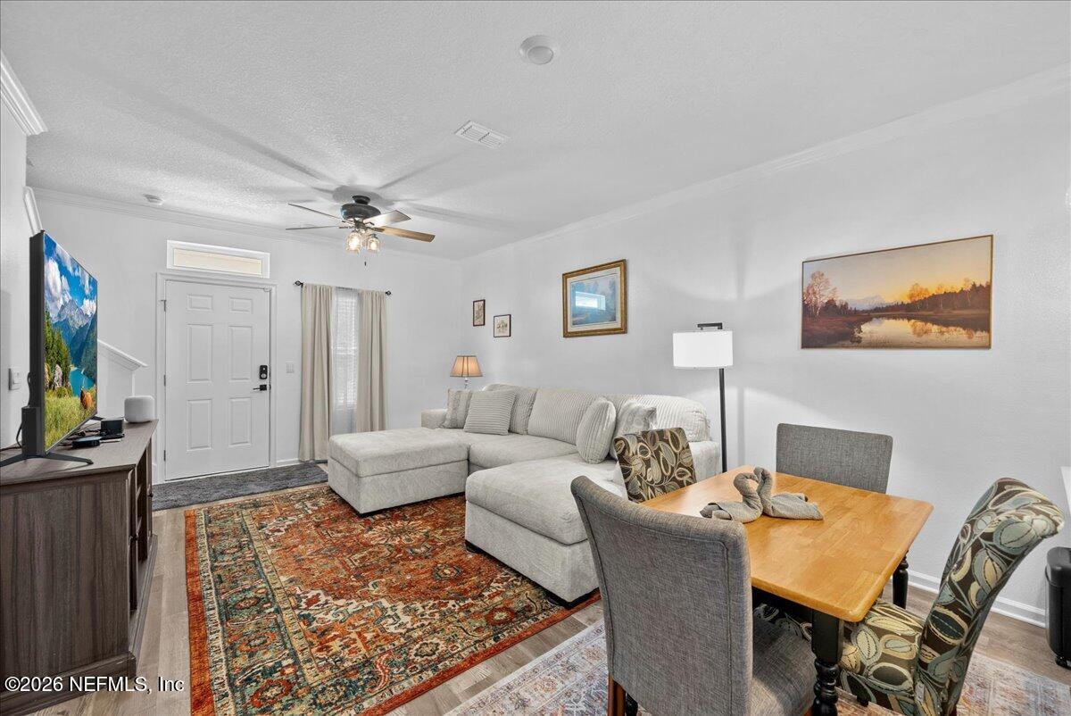 863 RIVERTREE Place