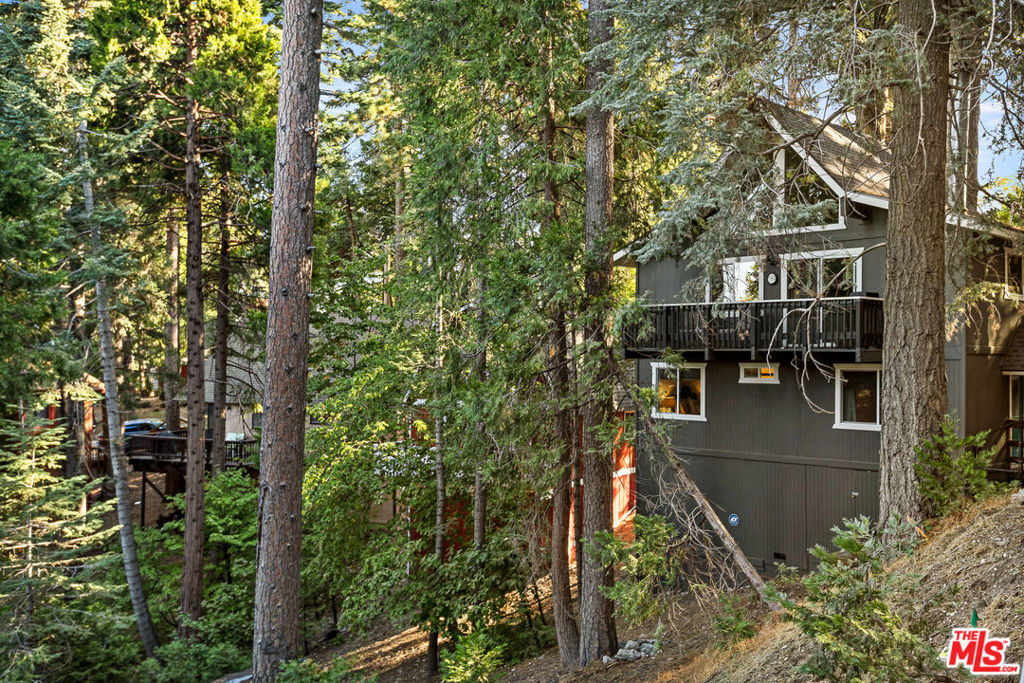 624 W Victoria Court