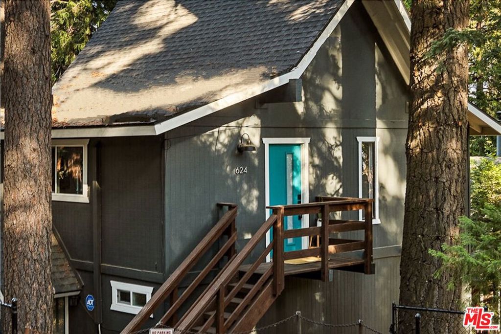 624 W Victoria Court