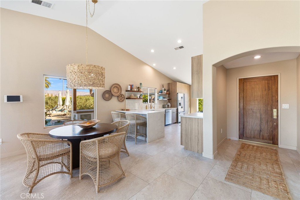 83390 La Costa Avenue