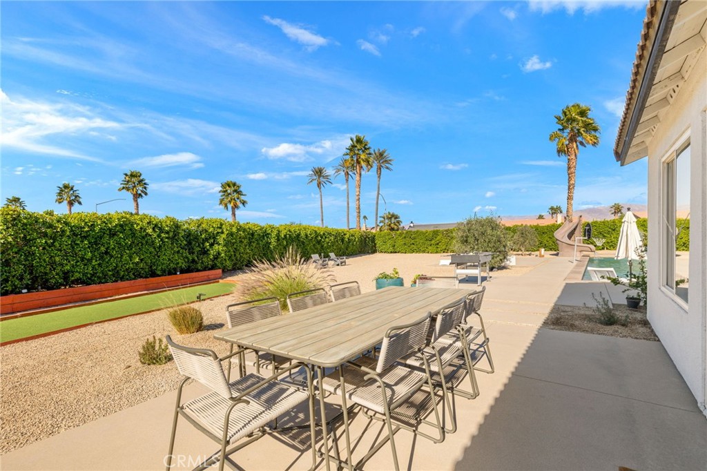 83390 La Costa Avenue