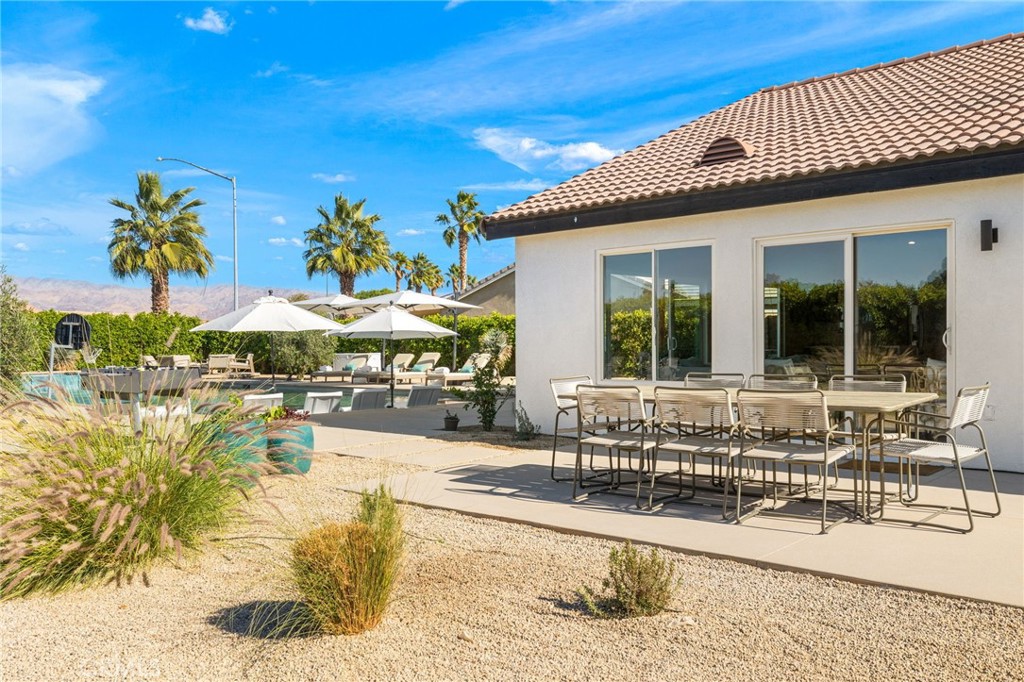 83390 La Costa Avenue