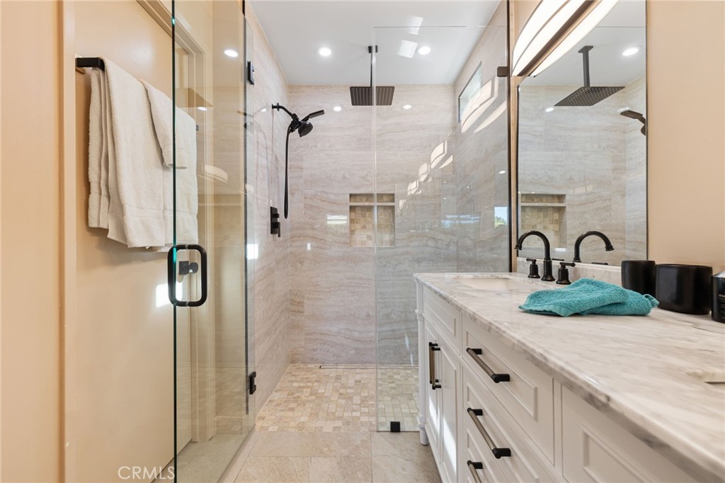 83390 La Costa Avenue