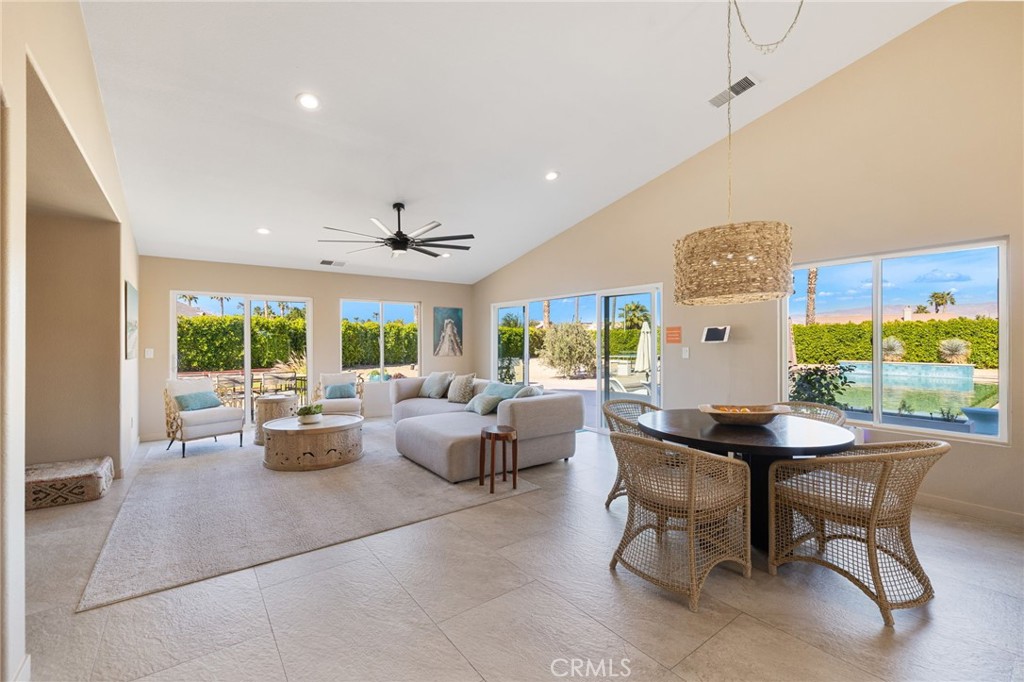 83390 La Costa Avenue