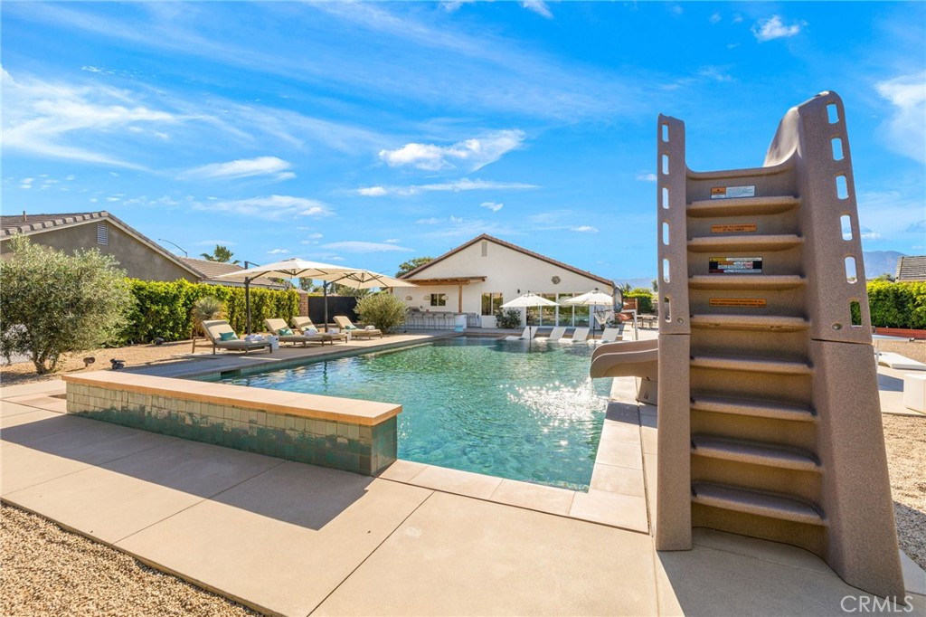 83390 La Costa Avenue