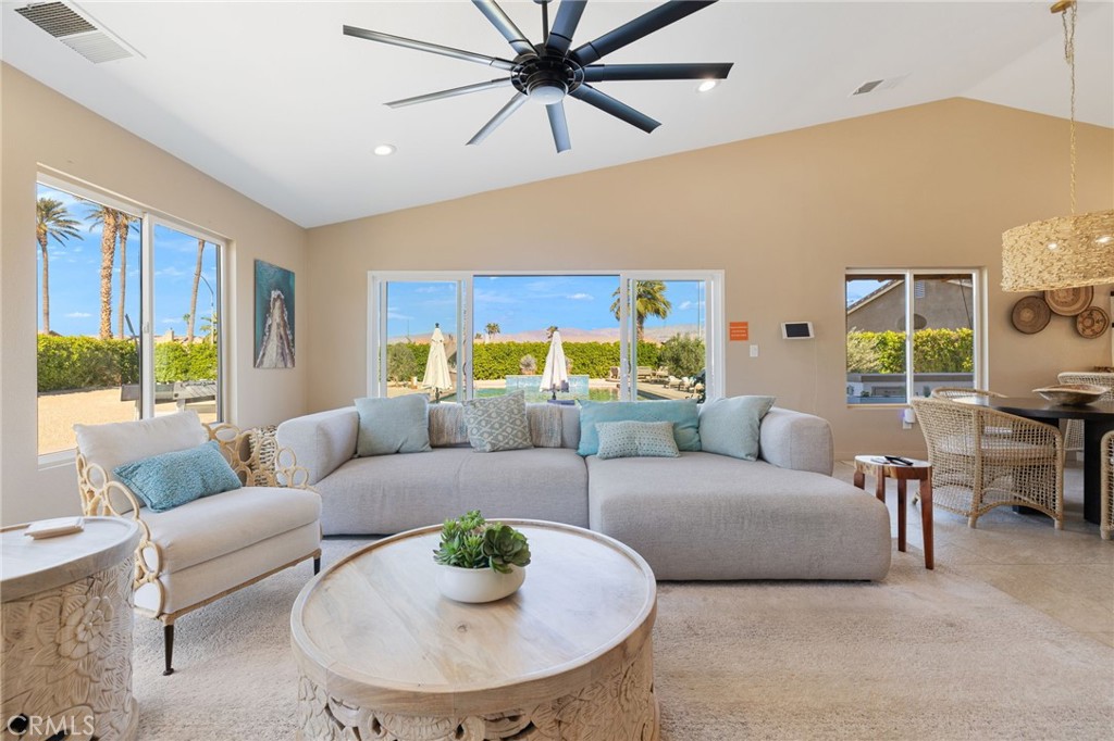 83390 La Costa Avenue