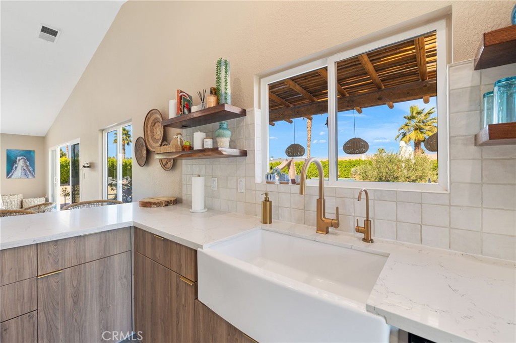 83390 La Costa Avenue