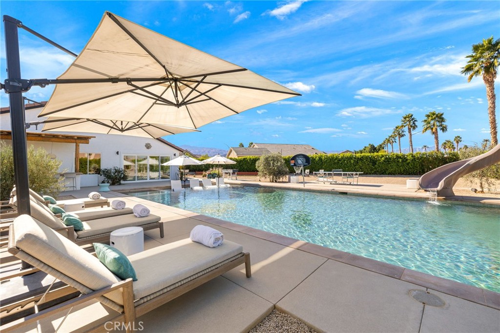 83390 La Costa Avenue