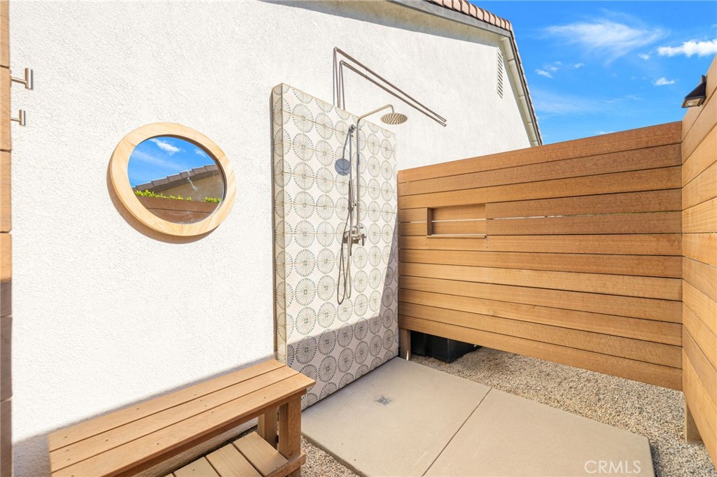 83390 La Costa Avenue