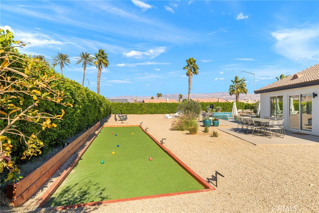 83390 La Costa Avenue