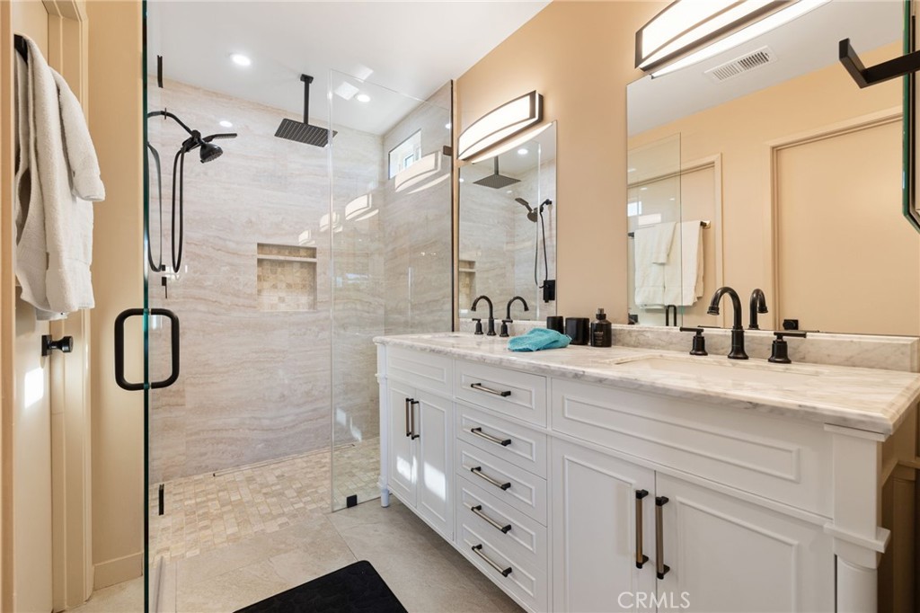 83390 La Costa Avenue