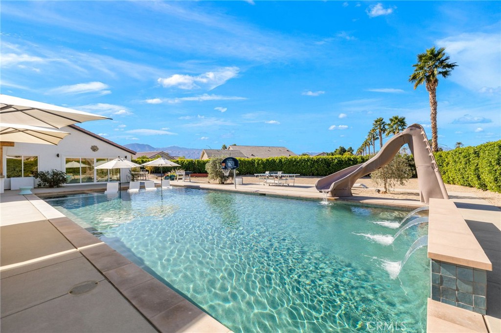 83390 La Costa Avenue