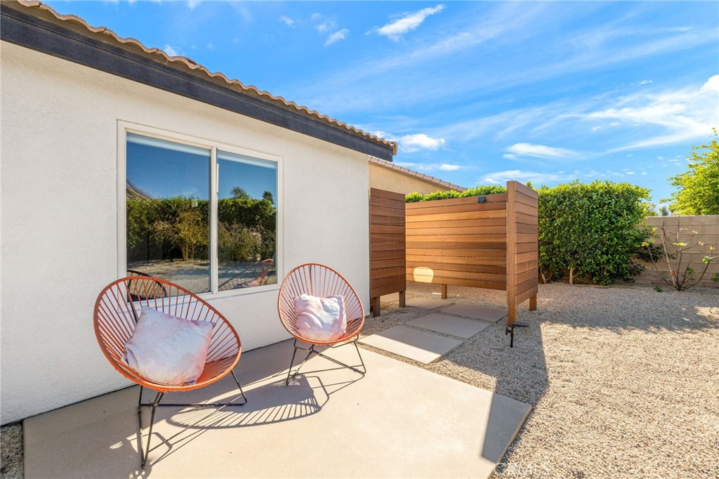 83390 La Costa Avenue