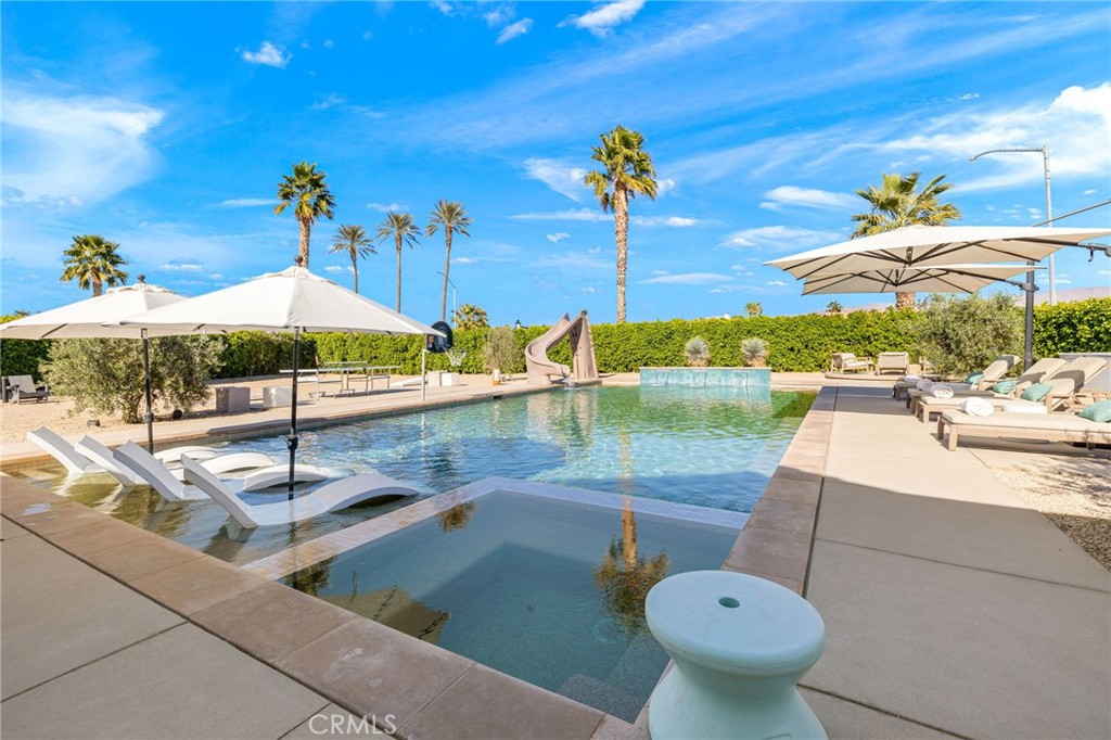 83390 La Costa Avenue